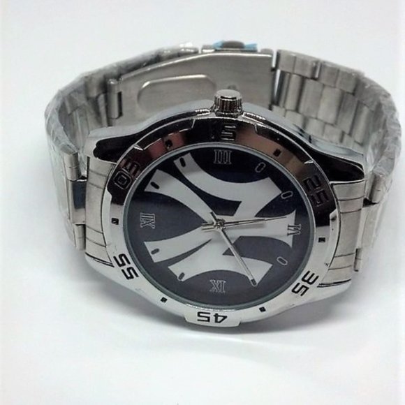 New York Yankees Fashion Watch - Picture 4 of 5